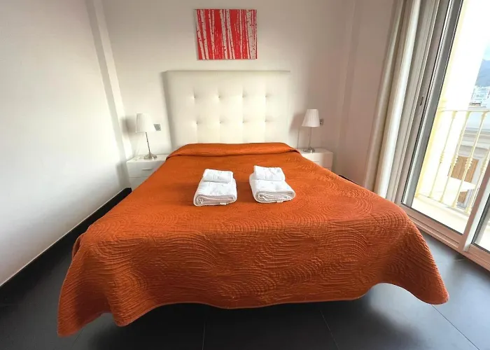 Lual Plaza De Espana - 1 * ネルハ